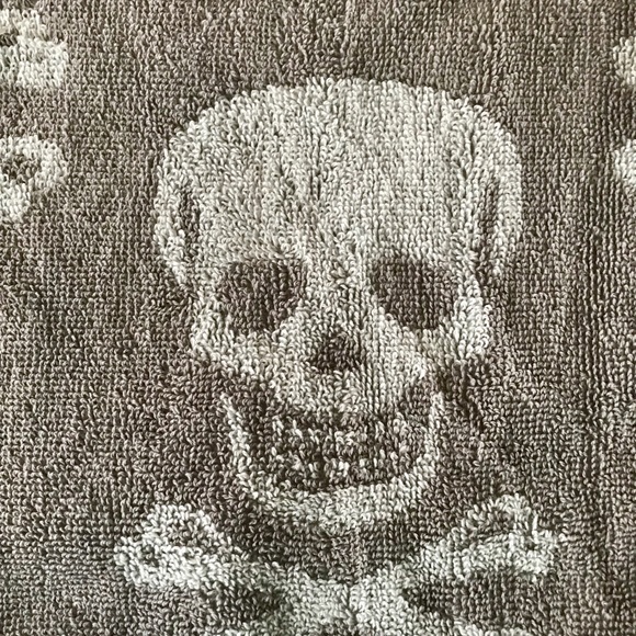 Betsey Johnson 3 Towels Skelator Skull Purple Set - Picture 4 of 6